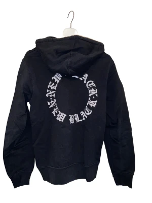 New black hoodie  - Säljer för att den är för liten. Cond 7.5/10. Var inte rädd o fråga om du undrar nått.