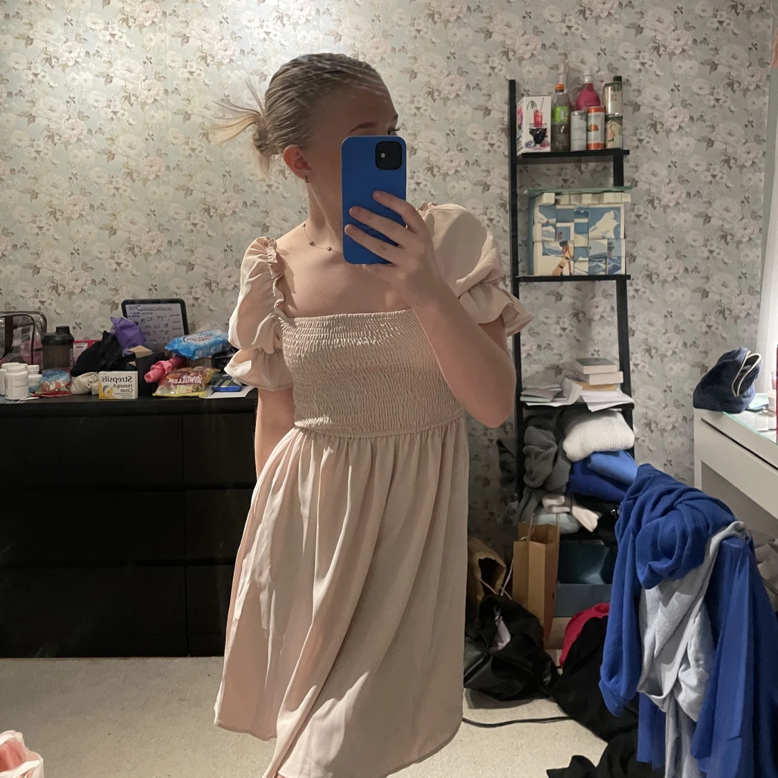 Oanvänd klänningen  - 91