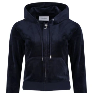 Juicy tröja - Juicy couture tröja i snyggaste färgen Night Sky💕💕💕💕 I nyskick! Säljer eller byter mot strl S!! ❗️Nypris 1200 kr❗️