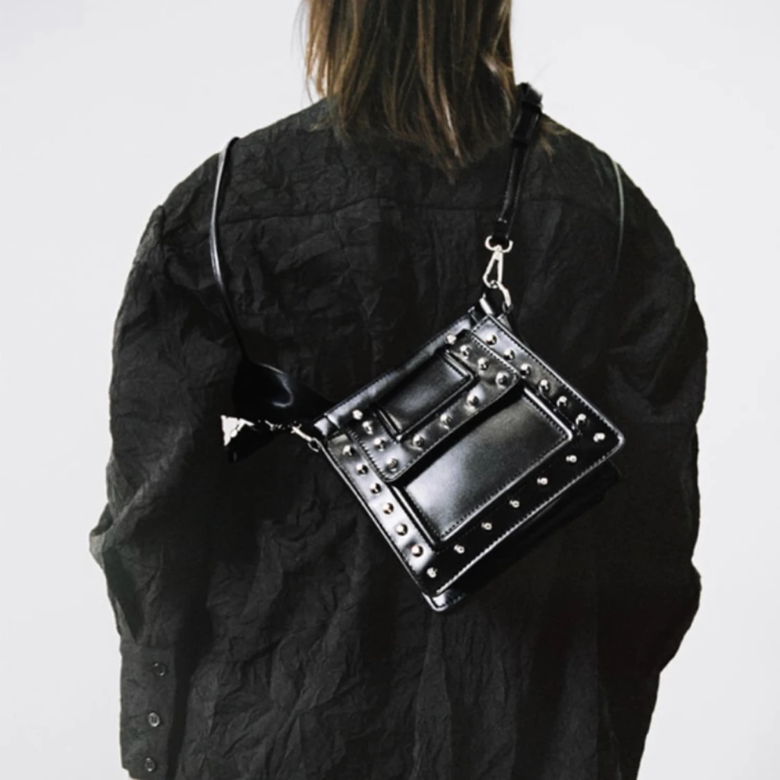 Väska med nitar - 90