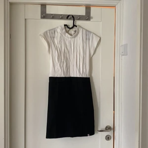 Klänning - Tvåfärgad klänning från Elin Kling