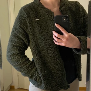 Aimn teddy jacka - Mysig varm kofta/jacka i storlek M