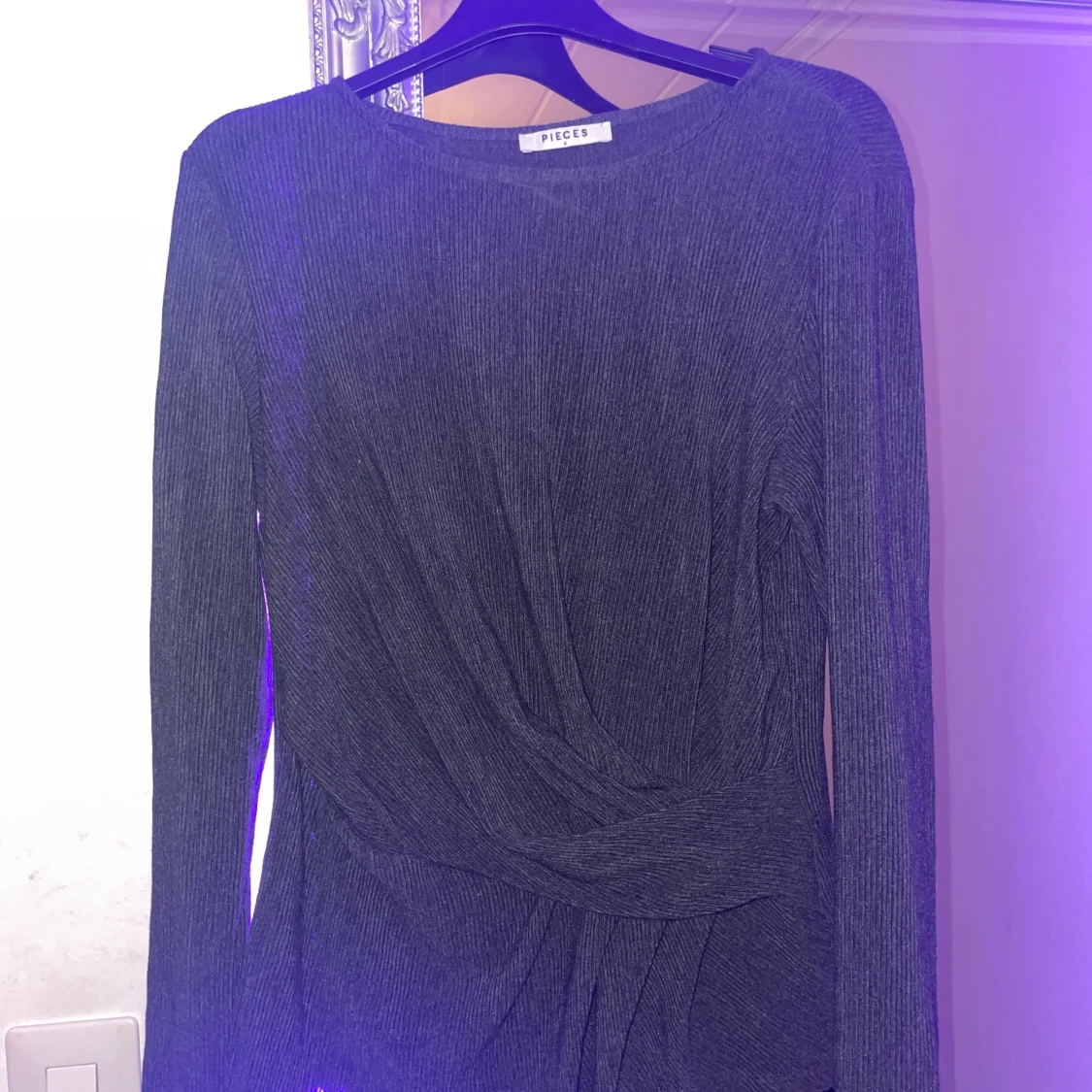 Grå tröja med Knut