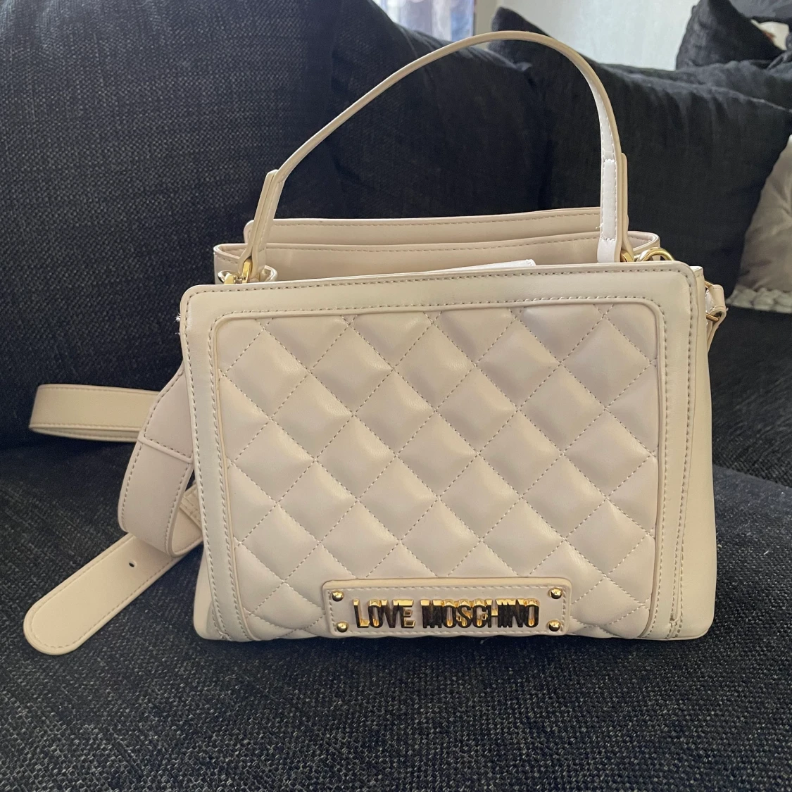 VÄSKA LOVE MOSCHINO