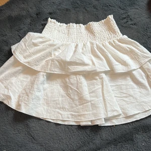 Storlek xs - Har andvänt kjolen en gång värkligen jätte söt och fin men inte riktigt min stil🥰