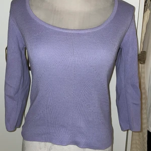 Långärmad - En lila långärmad!  väldigt fin färg passar nu till sommaren med färger💓💗 vet ej var den är ifrån😘 köpare står för frakt, aldrig använd inga defekter