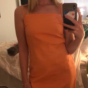 Klänning - Supersöt klänning ifrån h&m i så fin färg till sommaren!!🧡🧡
