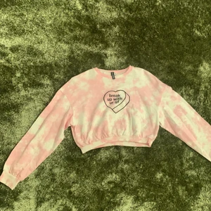 ariana grande tröja  - “break up with your gf” magtröja med långarmar. denna ariana grande tröjan köpte jag från h&m. jag har knappt använt den och är därför i mycket bra kvalite. storleken är M 