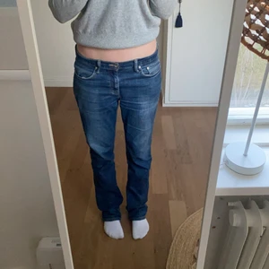 Levis jeans  - Jätte snygga lågmidjade jeans från levis. Jag är 177