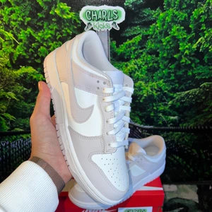 Nike Dunk Low ”Light Violet Venice” 🐭 - Nike Dunk Low ”Light Violet Venice” 🐭  Storlek:  -38  Pris:2199kr