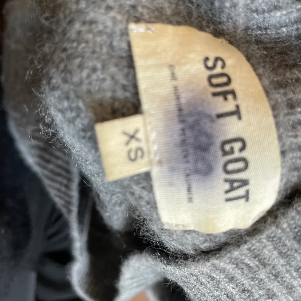 100% cashmere tröja från Soft Goat. Bra skick.. Tröjor & Koftor.