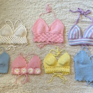 VIRKADE SOMMARTOPPAR!! <33 - Nu när sommar snart är här kommer nya modeller av egenvirkade toppar!💘 Topparna går att få i vilken storlek som helst & de är enkla att justera då alla modeller har justerbara band. Alla möjliga färger & kombinationer finns att beställa! Topparna kostar 200kr st + frakt på 26kr!💘🌸 Självklart finns det paketpris: 2 st för 350kr + frakt!💕💕                                                                     Skriv till mig vid frågor eller vid intresse av att se hur topparna ser ut på!💕💕🌸💖💖