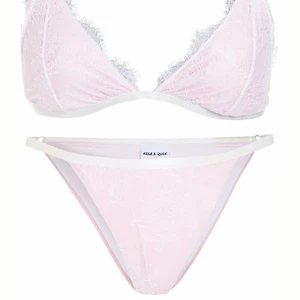 Elsa and rose bikini - Jätte fin oanvänd bikini med lappar kvar från Elsa and rosé, lägger ut igen då oseriös köpare innan! Super söt men passar inte mig, över delen passar dig som är c kupa