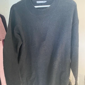 Svart stickad  - Varm och skön svart stickad tröja från laget 157