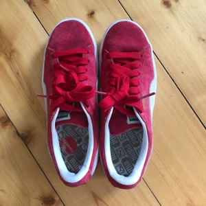 Adidas skor - Modell: suede classic Storlek: 37,5 Köpte nya och knappt använda, 