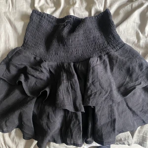 Shein kjol - En fin volangkjol från shein som aldrig e använd pågrund av att den ej är min stil längre!