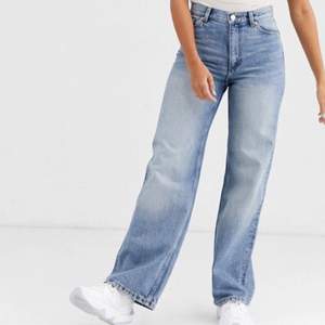 Säljer dessa monki jeans i modellen yoko då dem blivit för små. Dem är i storlek 27 💕 nypris 600kr ASOS