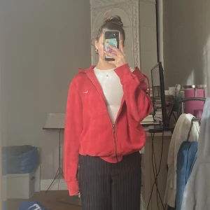 Nike zipup - Skriv om ni har frågor eller är intresserad! 