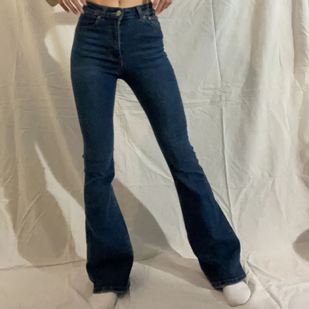 Säljer ett par jeans från Pull and Bear i storlek 32💕Något år gamla och mycket bra skick utan hål eller slitage!🥰. Jeans & Byxor.