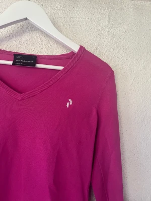 Tröja - Väldigt fin rosa peak performence tröja i väldigt fint skick. 💗💗💗 Storlek S. 