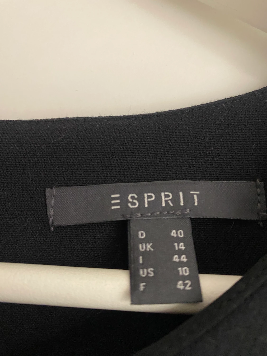 Svart figursydd klänning  - 90