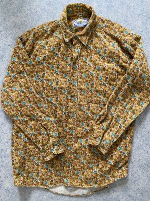 Blommig skjorta - Blommig skjorta, köpt second hand. Uppskattningsvis L-XL i storlek. Skitsnygg oversize.