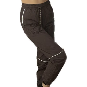 Monki prassel byxor - Ett par monki prasselbyxor i storlek xxs. Säljer då jag inte fått mycket användning av dem. Bra skick.