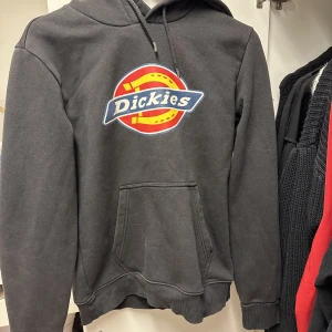 Dickies hoodie  - Dickies hoodie i stolek M  Knappt använd 💕