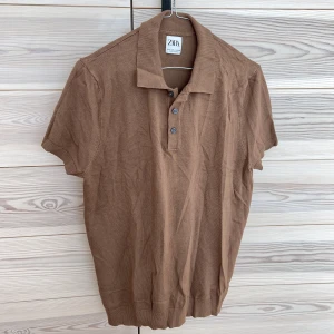 Stickad tröja - Stickad tröja från Zara. Väldigt bra skicka! Använd fåtal ggr.