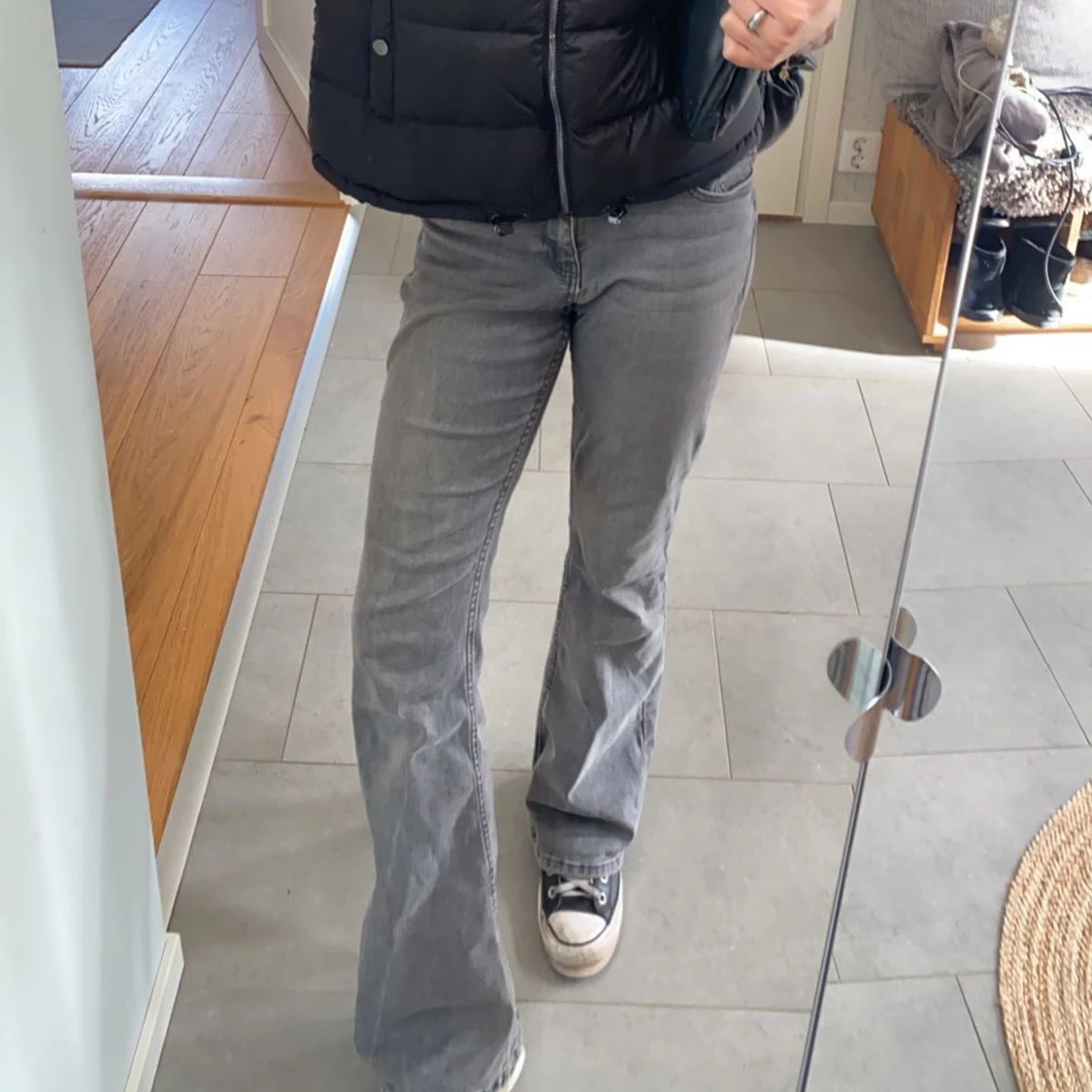 gråa bootcut jeans - 90