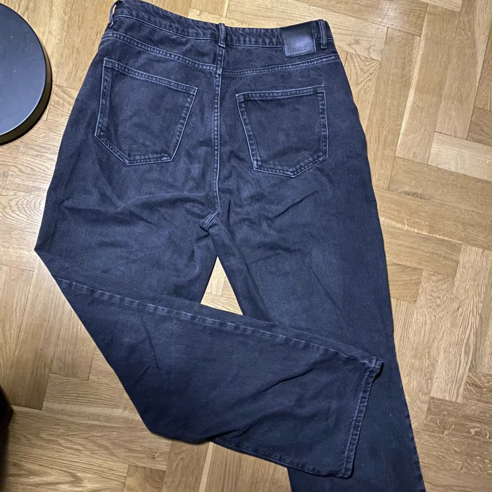 Näst intill oanvända svarta bikbok jeans, i storlek W33L32. . Jeans & Byxor.