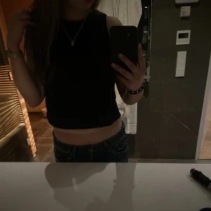 Så fint linne 😍 - Säljer detta såå fina linne från Zara som aldrig kommit till användning. Storlek M men passar även S. Säljer för 40 kr + frakt 🥰💘