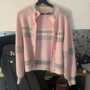 & other storied kofta - Ganska använd och lite urtvättad.