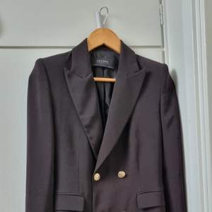 Blazer is a couple of years old but we'll preserved, unfortunately have outgrown it. It is a waisted longer black blazer that is made of a light material and perfect for work.