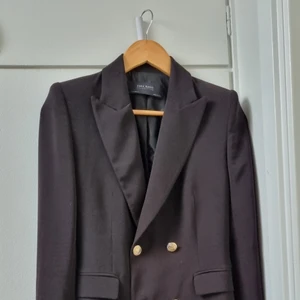 Black Zara blazer size XS - Blazer is a couple of years old but we'll preserved, unfortunately have outgrown it. It is a waisted longer black blazer that is made of a light material and perfect for work.