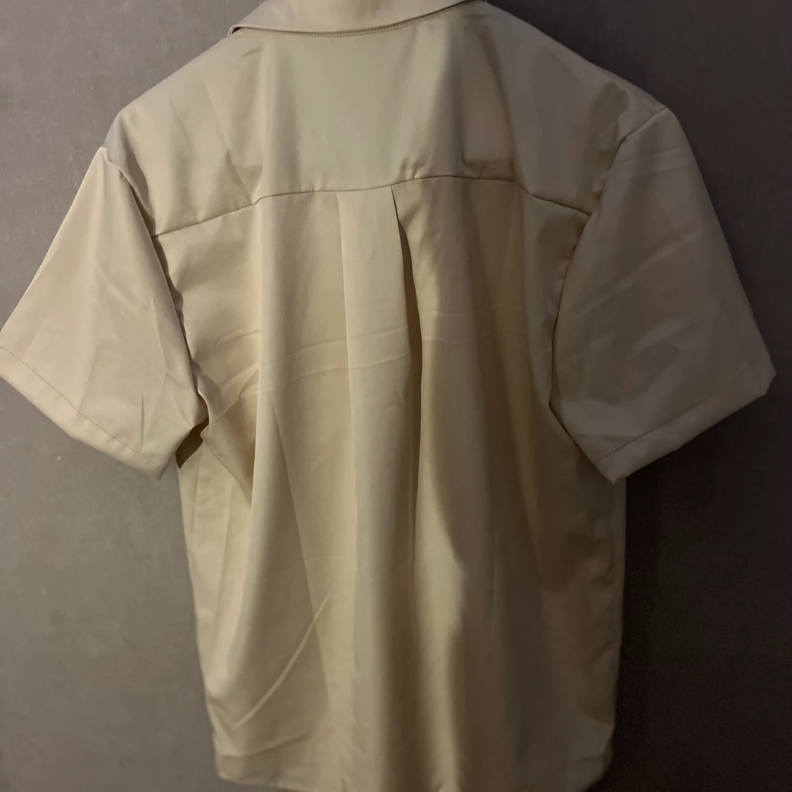 Krämvit Skjorta Small - 90