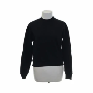 Sweatshirt - En fin svart sweatshirt från Nakd. Den är i storlek XS. Hör av er om ni vill ha bild på🤍