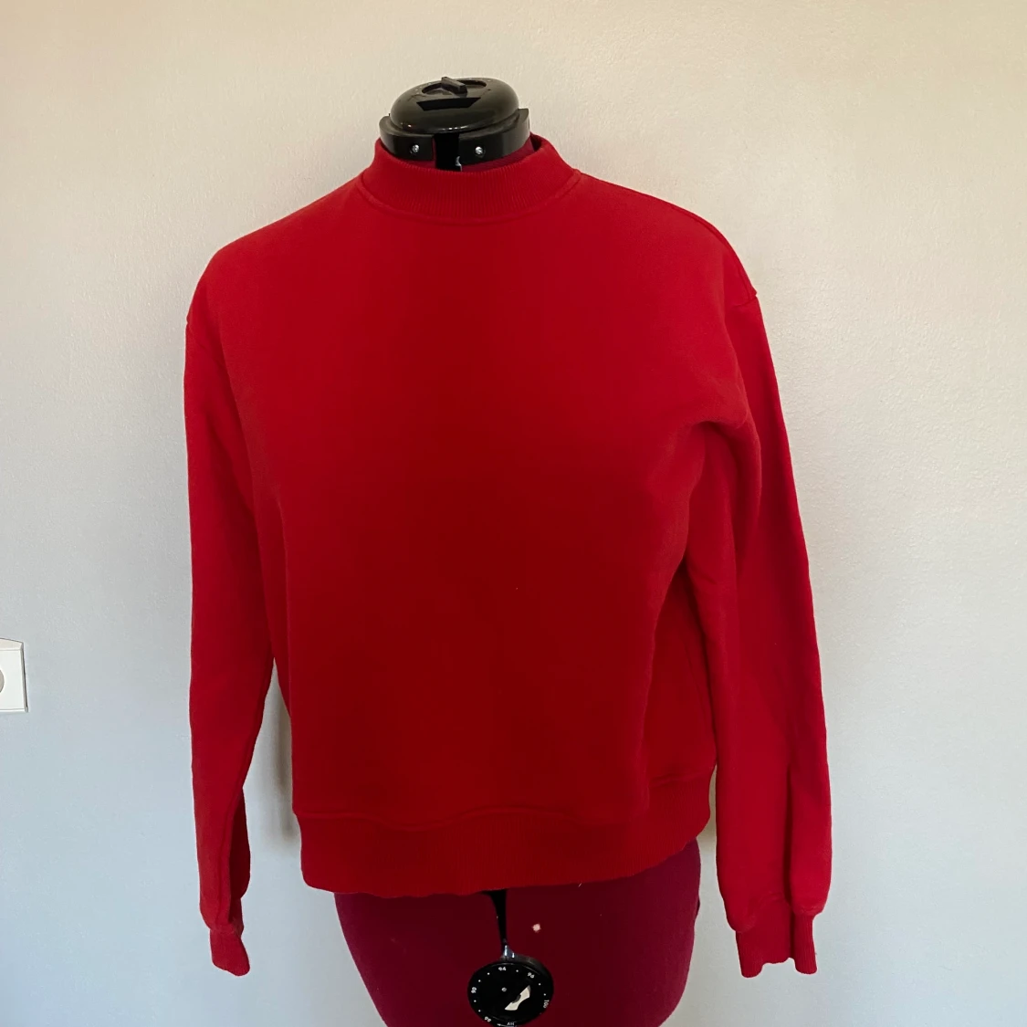 Croppad sweatshirt från NA-KD