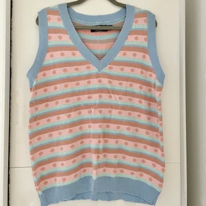 Stickad väst - stickad väst från daisy street i strl 38, knappt använd!