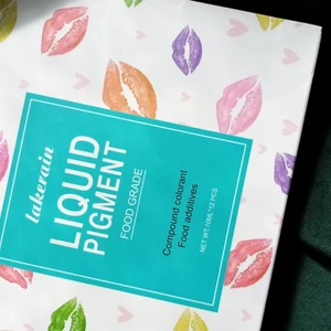 färg liquid pigment - Färg till matlagning/bakverk. Jag har "swatchat" alla färger men de är inprincip aldrig använda då jag inte har använt de till något. 