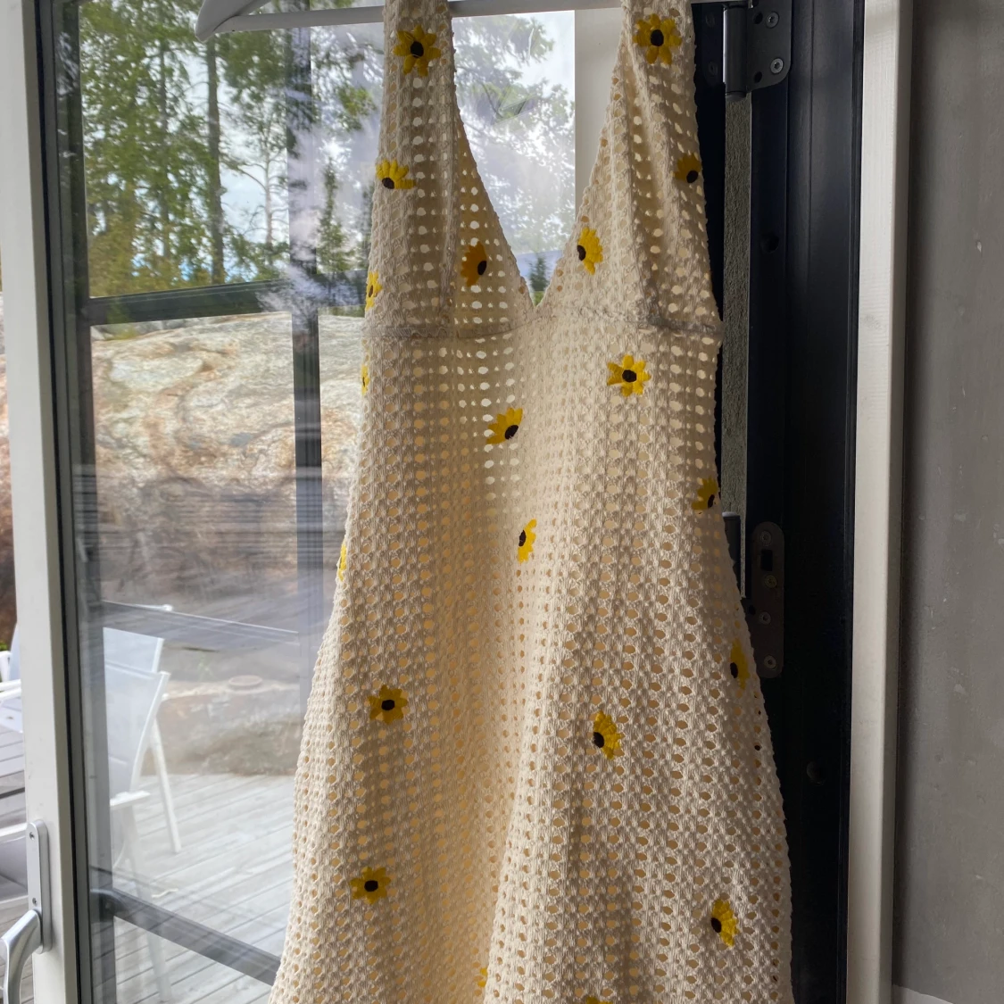 sommarklänning med öppen rygg