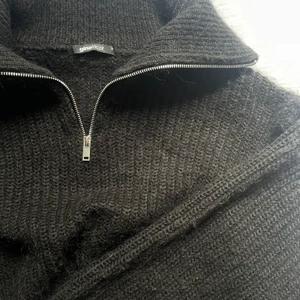 Half zip - Jättefin slutsåld half zip tröja från Gina. Använd ett fåtal gånger så i nyskick💞