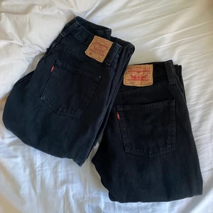 Vintage levis jeans - ❗️30/34 sålda❗️Två par vintage levis 501 jeans, dom vänstra är i strl 29/34 och dom högra i 30/34, passar ≈36/s och är långa! 500kr/st, spårbar frakt 66kr💕💕