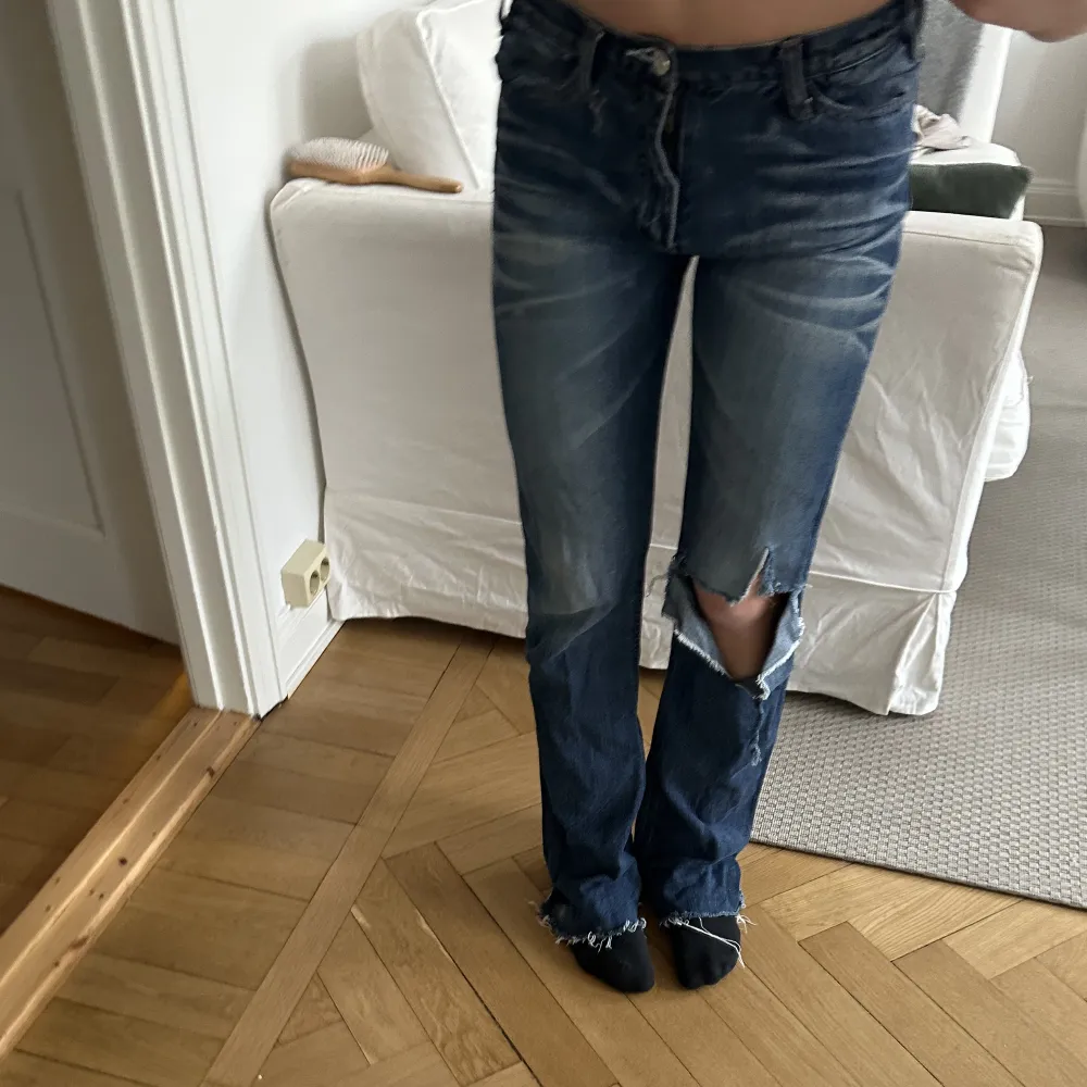 Acne jeans, storlek 29/34 men passar en S.. Jeans & Byxor.