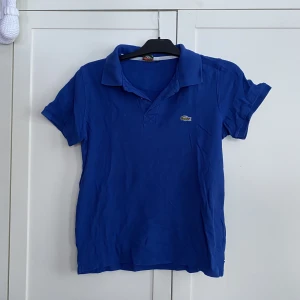 Blå t-shirt - Blå t-shirt 