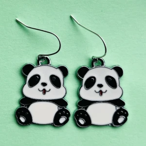 Panda örhängen 💚 - Nickelfria krokar och fri frakt 💚