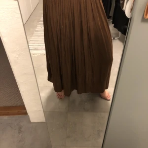 Omlottkjol Soya Concept - Fin tun brun omlottkjol 