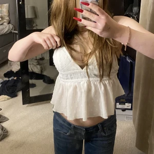 Topp  - Säljer denna sjukt fina topp som är nästan aldrig använd🫶