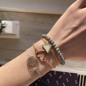  Smycken⭐️ - Så fina smycken som är perfekta nu till sommaren!🌼 Både halsband, armband och ringar. Jättebra kvalitet på allt och rostfria! Hör av er vad ni är intresserade av för pris och mer info, och om man köper fler så får man paketpris🫶🏼🫶🏼