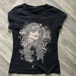 ok - Söt topp, typ aldrig använd ingen aning varför eller hur ja har den Storlek ”xl” men sitter som en S på mig som brukar ha S.  Frakt tillkommer 